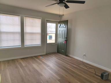 Main picture of 3437 S Glenn Ave