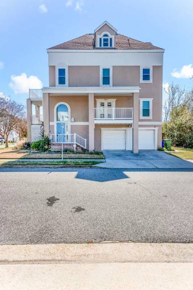 Main picture of 401 Pinewell Dr