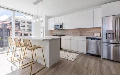 Main picture of 2357 N Lincoln Ave