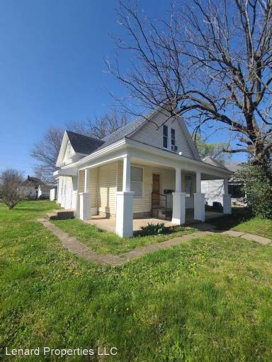 Main picture of 900 W Brower St