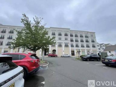 Main picture of 2 N Commerce Sq