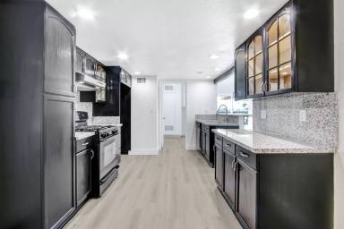 Main picture of 8855 Hemlock St