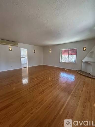Main picture of 805 E 7th St