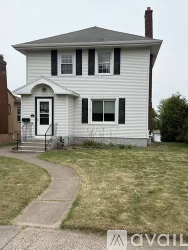 Main picture of 1914 Lawn St