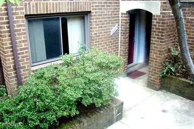 Main picture of 3027 Hawthorne Dr NE