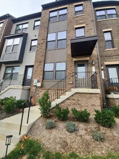 Main picture of 6730 Belcrest Rd