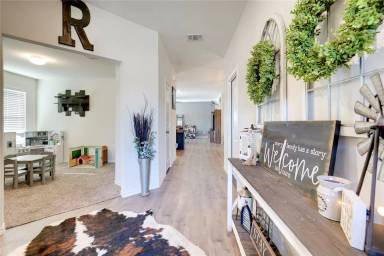 Main picture of 830 Rustic Way