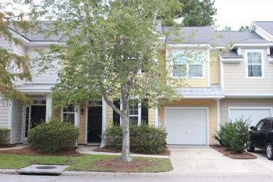 Main picture of 4 Winterberry Ln