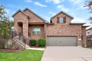 Main picture of 4304 Valley Oaks Dr