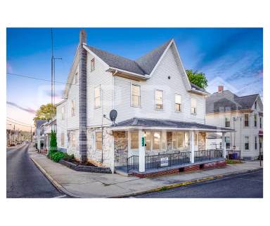 Main picture of 102 N Prince St