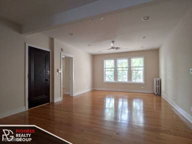 Main picture of 1929 W Winona St