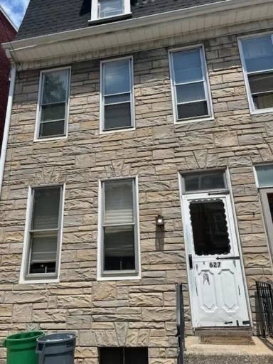 Main picture of 627 W Philadelphia St