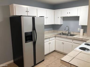 Main picture of 1312 E Nelson Ave