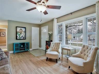 Main picture of 6130 Walmer St
