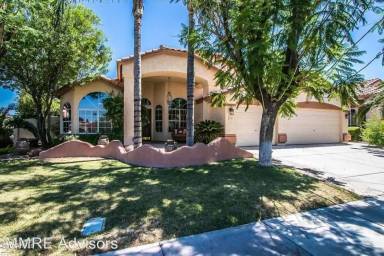 Main picture of 1563 W Browning Way
