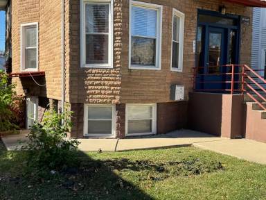 Main picture of 2542 N Newcastle Ave