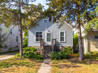 Main picture of 1095 18th Ave SE