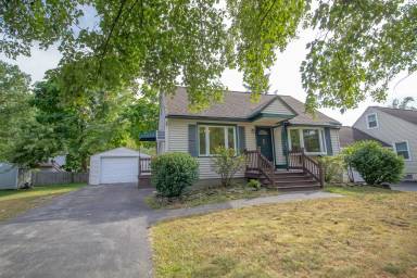 Main picture of 50 New Shaker Rd