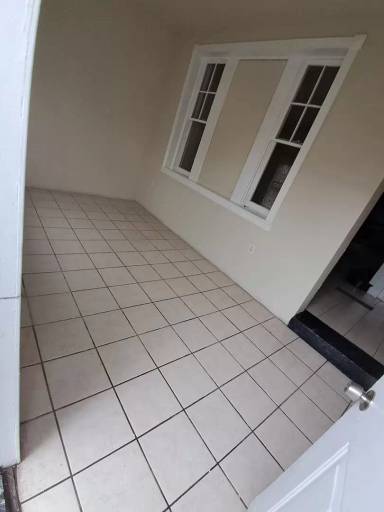 Main picture of 1421 S 56th St