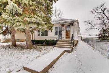 Main picture of 1821 Dearborn St
