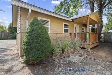Main picture of 113 Plymouth St NW