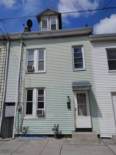 Main picture of 34 N Franklin St