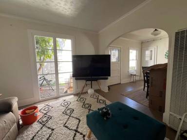 Main picture of 4462 Bancroft St