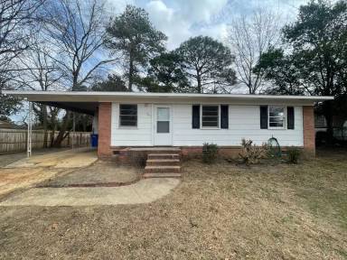 Main picture of 1809 Camelot Dr