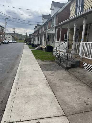 Main picture of 125 N 1st St