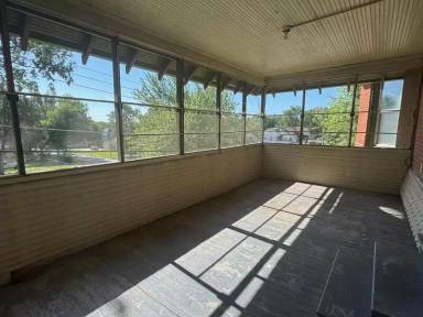 Main picture of 424 W 8th St