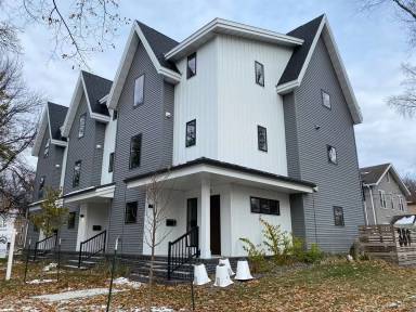 Main picture of 389 8th Ave S
