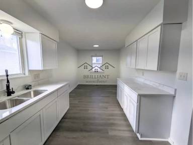 Main picture of 2319 N Parker Ave