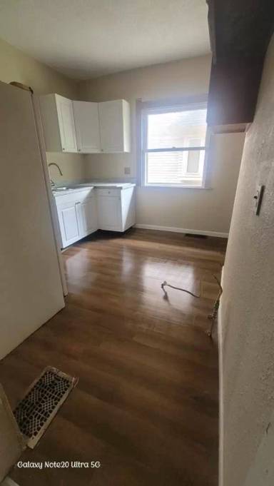 Main picture of 922 Islington St