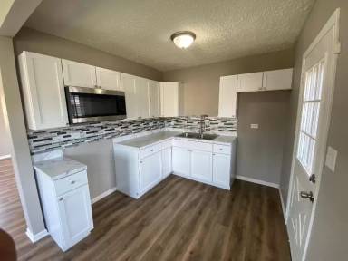 Main picture of 14104 S Hoxie Ave