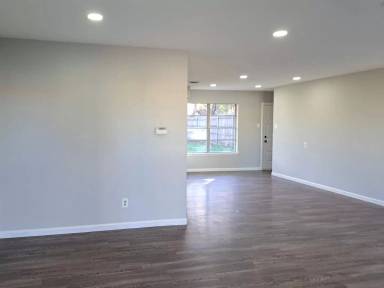 Main picture of 54182 Yale St
