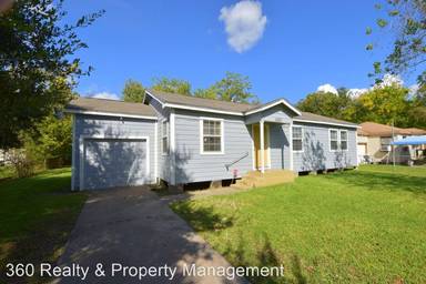 Main picture of 406 Azalea Dr