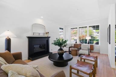 Main picture of 15 Aaron Dr