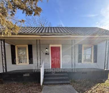 Main picture of 402 N Poplar St