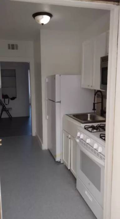 Main picture of 1248 W Bell St