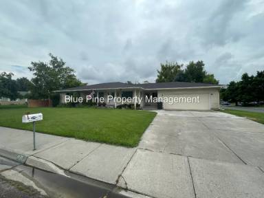 Main picture of 1870 Joan Dr