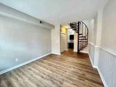 Main picture of 506 W Franklin St