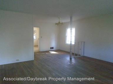 Main picture of 921 Queen Ave