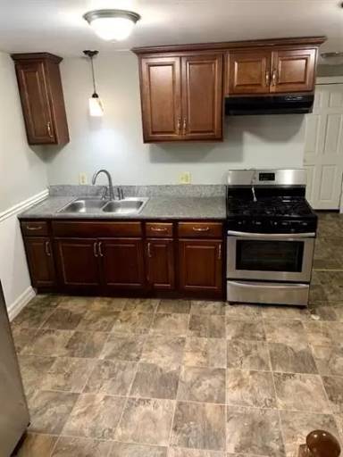 Main picture of 217 W Tupper St