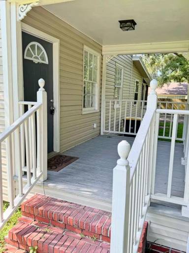 Main picture of 1276 Menna St