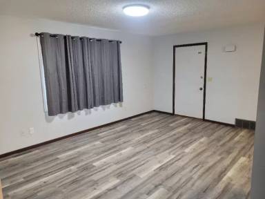 Main picture of 17 2nd Ave