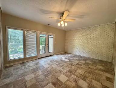 Main picture of 107 Oak Tree Dr