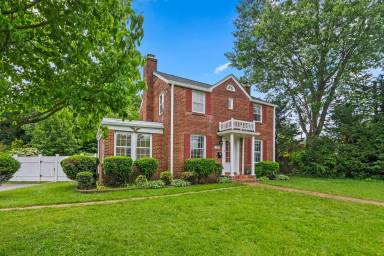 Main picture of 2200 Windham Ln