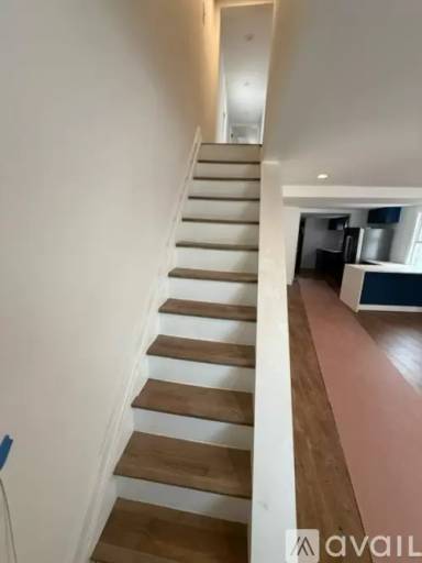Main picture of 10 Long St