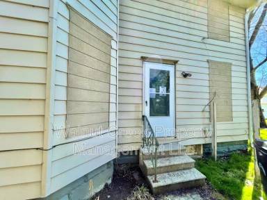 Main picture of 218 Gates Ave