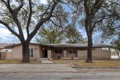 Main picture of 16 Larkwood Ln